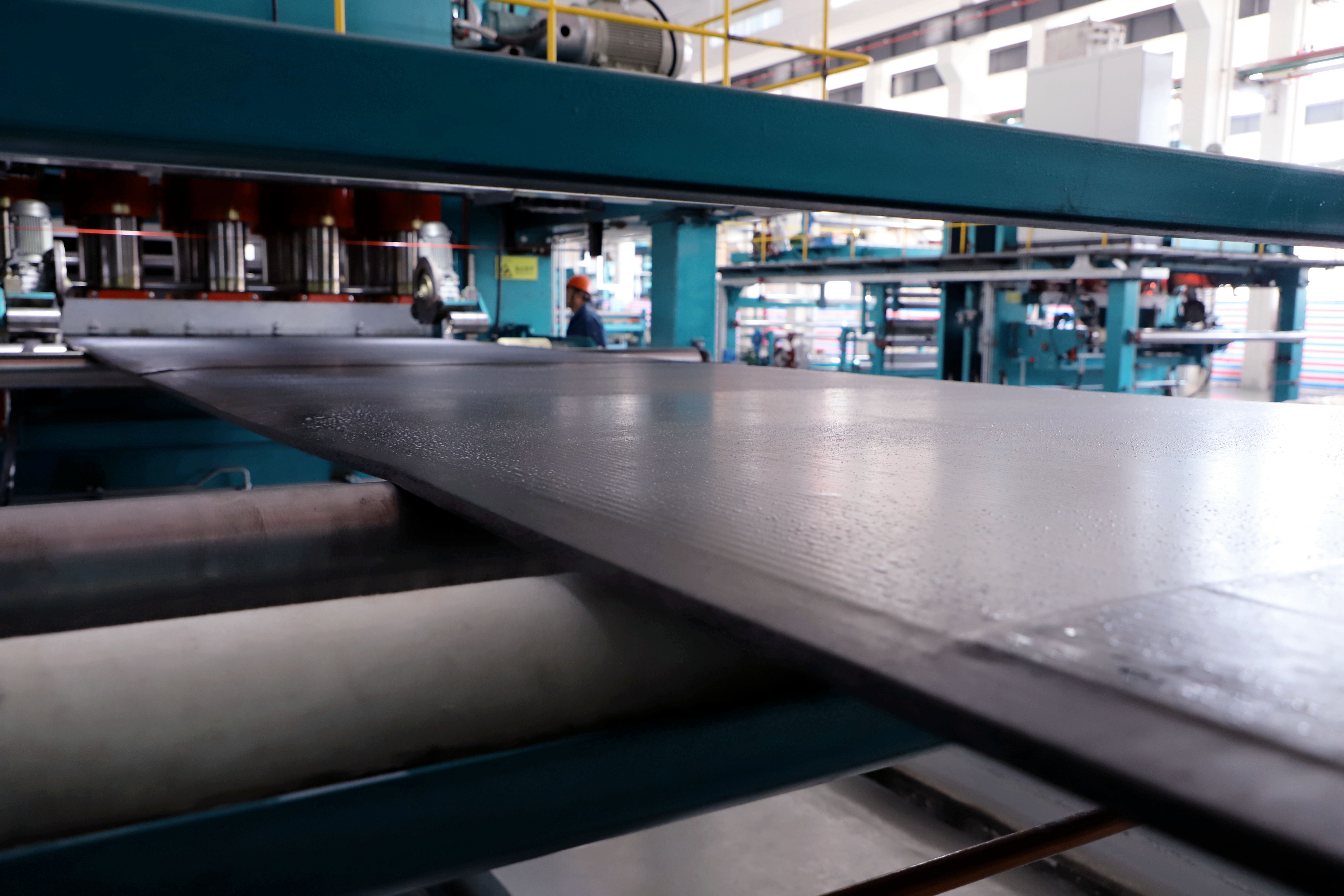 熱烈祝賀雙箭股份德升膠帶首條生產(chǎn)線投產(chǎn)！